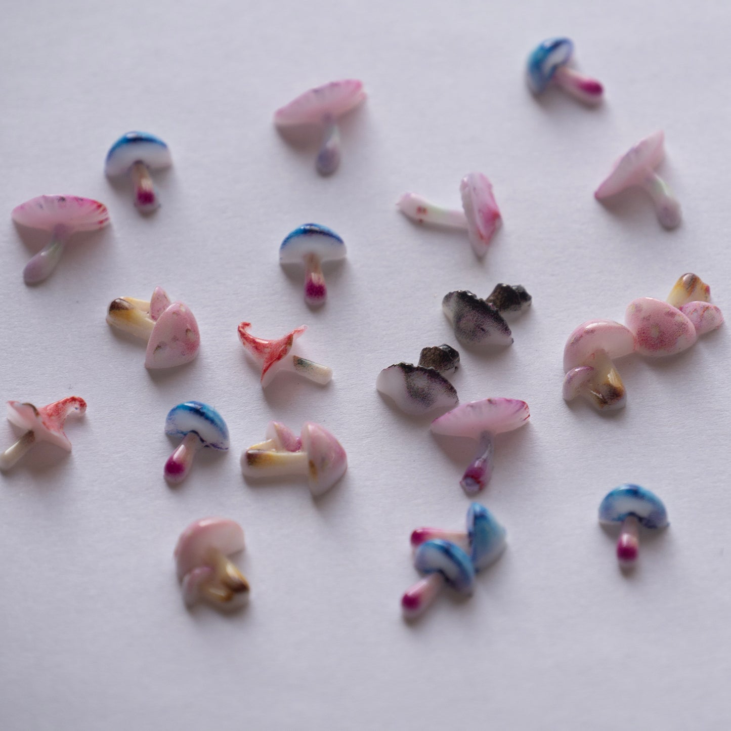 20pcs Cute Psychedelic Mushroom Nail Charms – Cartoon Mini Fungus Press-On Nail Decal | Trendy Kawaii 3D Nail Art Accessories