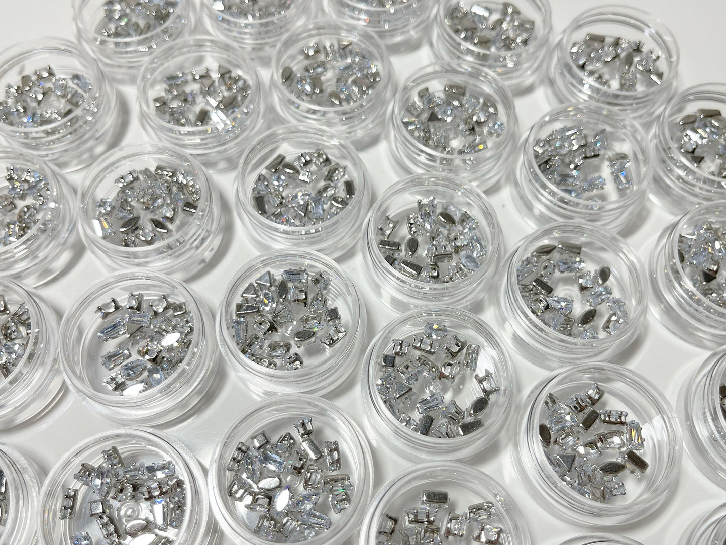 20pcs Claw Silver Cup Rhinestones Charms/ Square Zircon Metallic Closed stud Nail Art/ Sew On Crystal Glass Crystal Metal Back Prong Setting