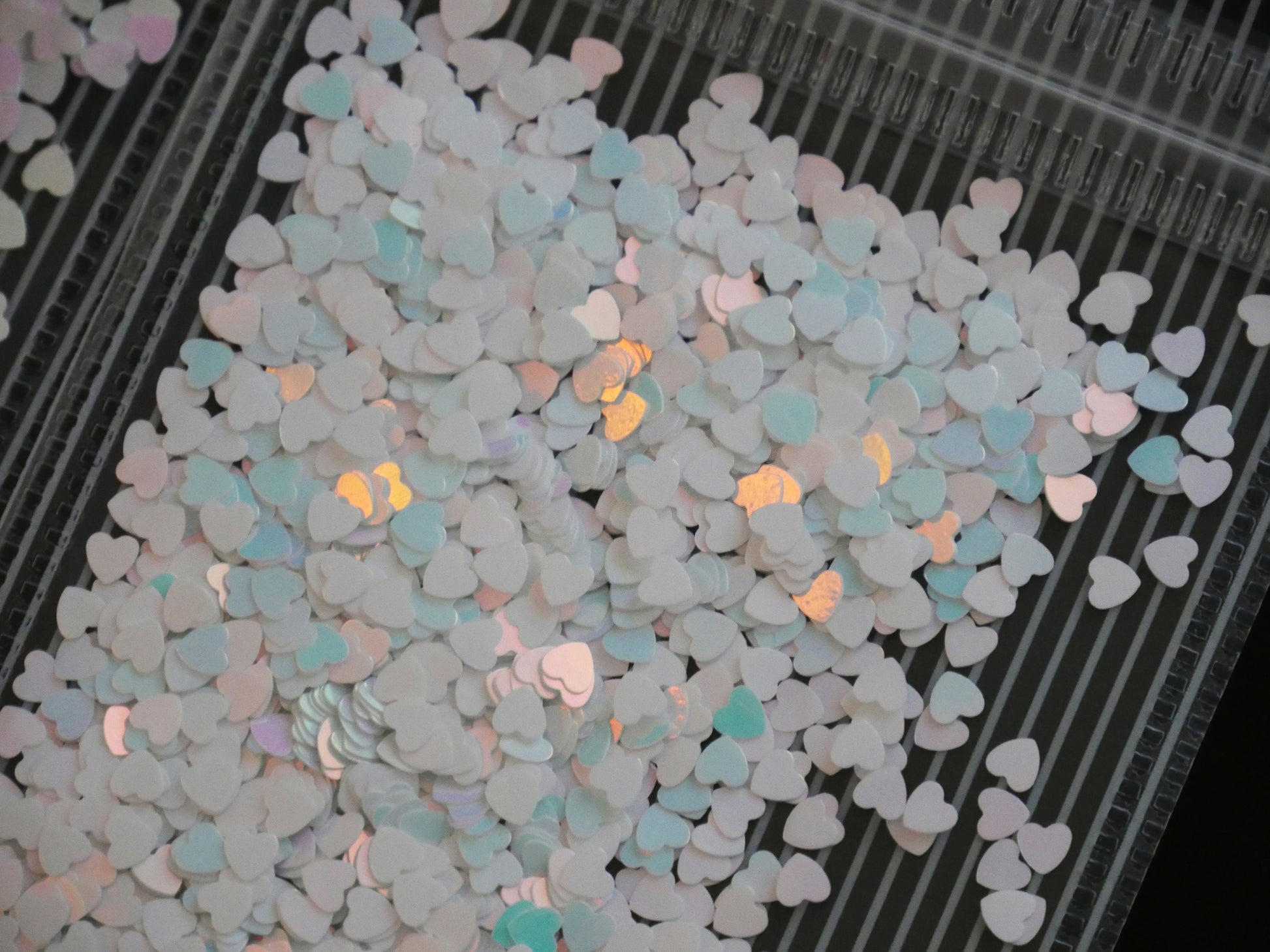 3g Heart Flakes 3D DIY laser Petal Sequins/ Heart shaped glitter flakes for nail design handmade crafts/ Confetti halo glitter sequins