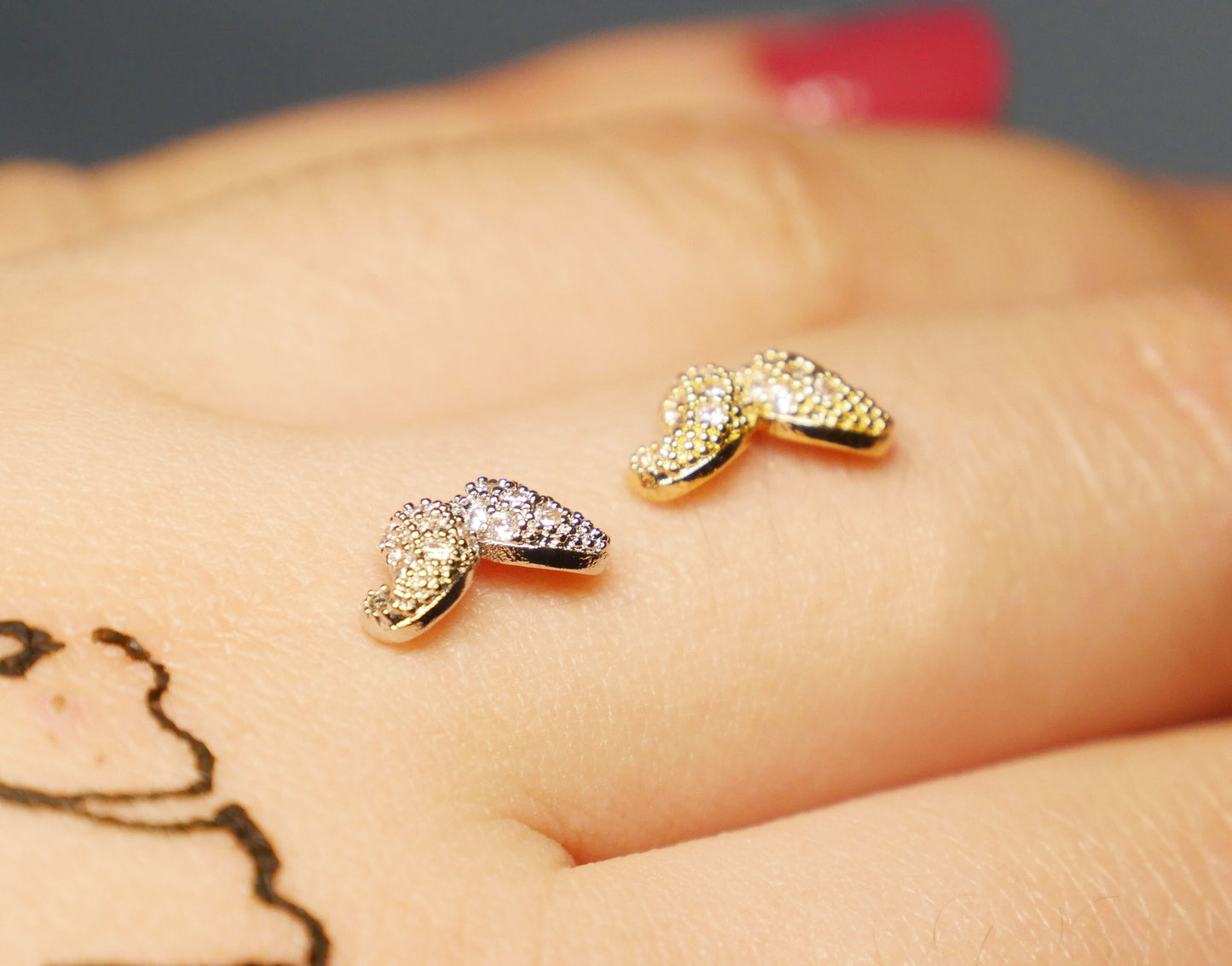 4 pcs Beard Moustache 3D Metallic Rhinestone nail studs / Jewelry Nail design art