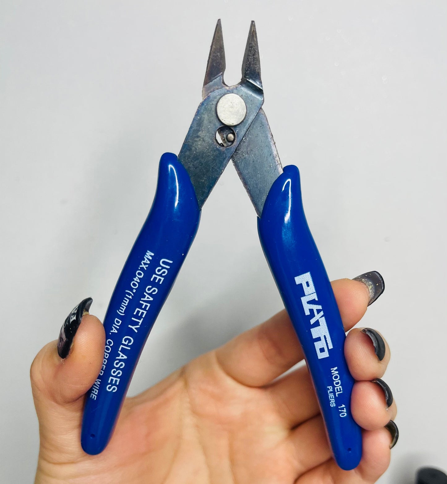 Nail Rhinestones Removal Cutter/ Clipper Scissors Plier Nail Art Jewelry Manicure tool