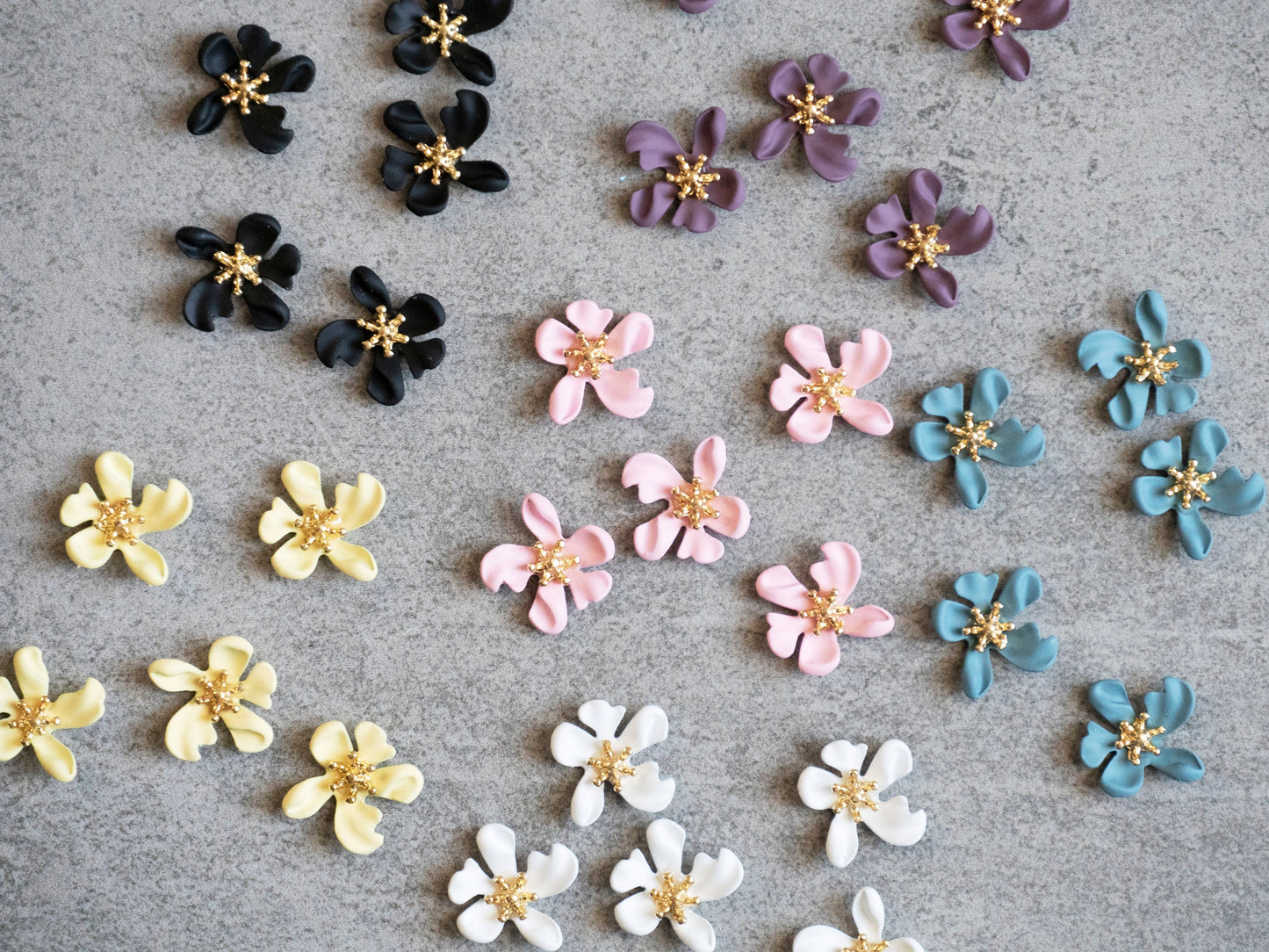 5 pcs Asymmetric Sakura flowers nail jewelry /Metallic Lilacs floral nail art charm / 3D nail design decor Supply