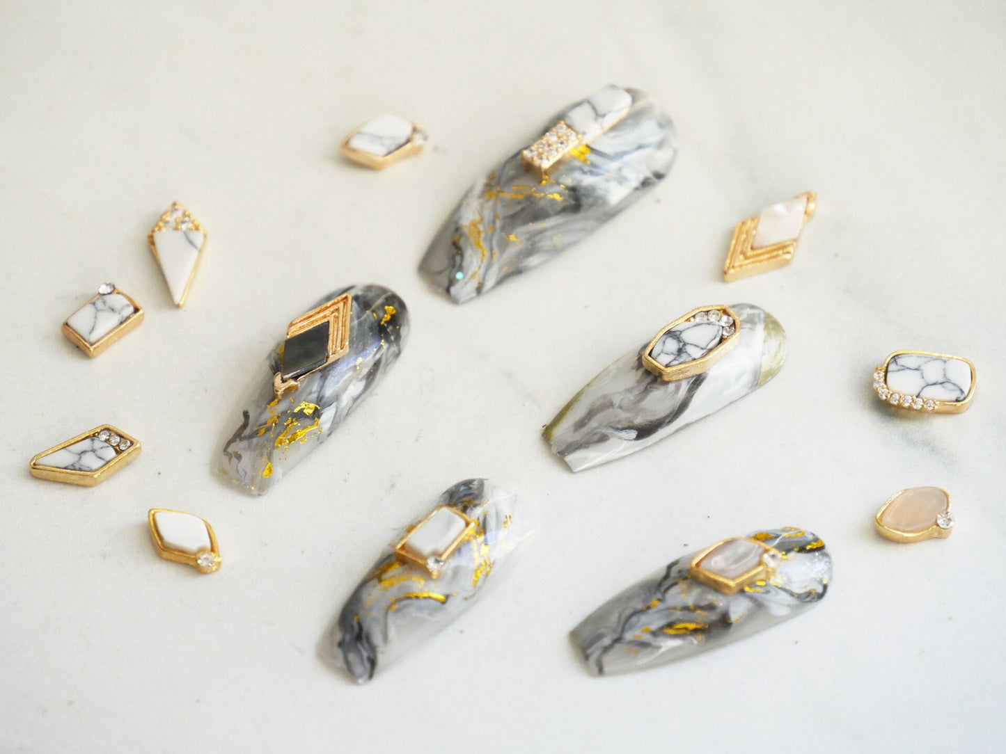 18k gold White Turquoise Quartz stone gem with Zircons nail Jewelry/ Marble charm Nail DIY deco/ Golden white rock quartz supply nail art
