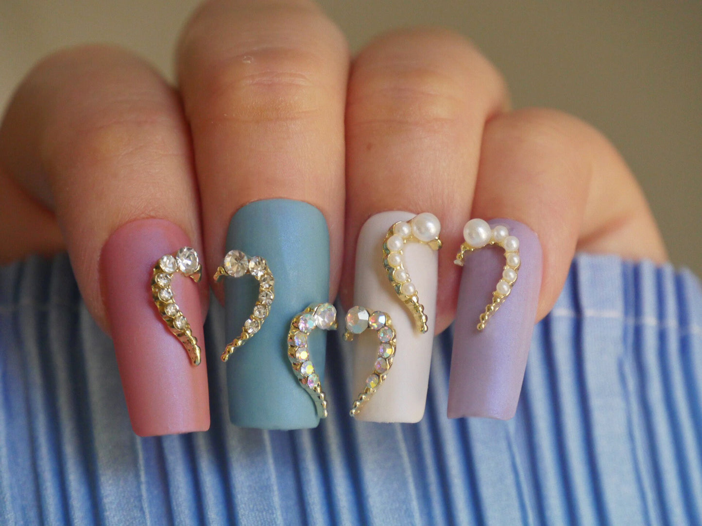 4pcs Half Heart 3D Nail Ornament Decal/ Half Broken Hearts Set Nail Jewelry Studs Nail Supply