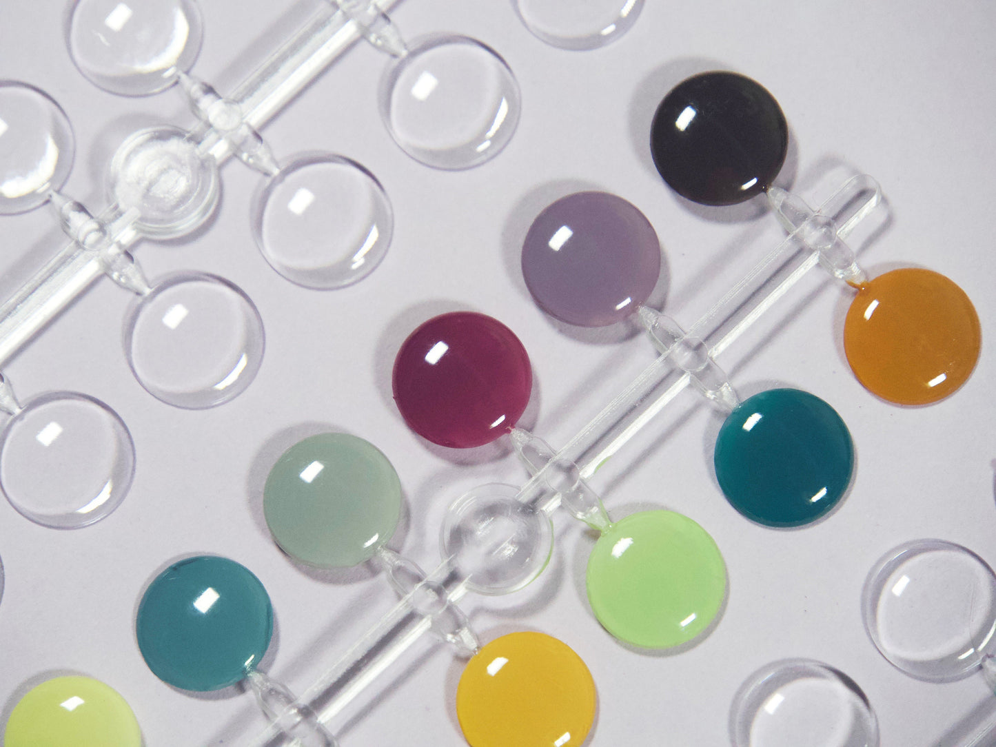 120pcs Nail Color Display Card/ Round Circle Acrylic Nail Art Display Color Palette Nail Polish Showing Polish bottle Color Tags Bean