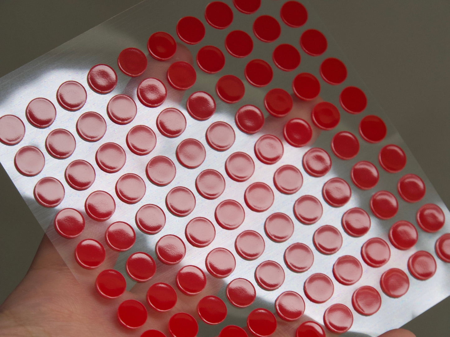 100pcs Transparent Double-Sided Tape Stickers Round Nail Color Tag Display Tape/ No Traces Adhesive Sticker for Press Ons Super Sticky