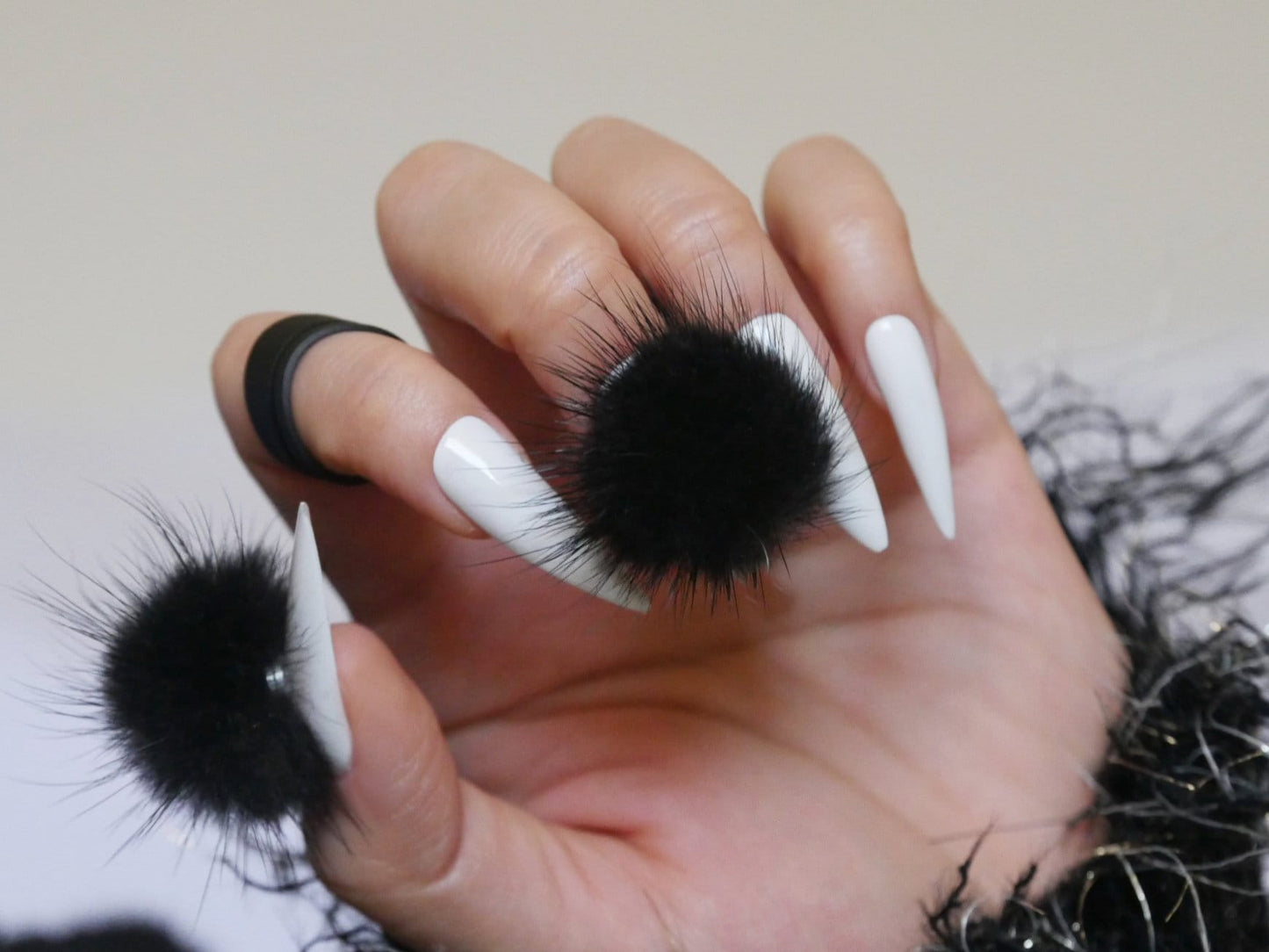 2pcs Nail Pom Pom Magnet Decal