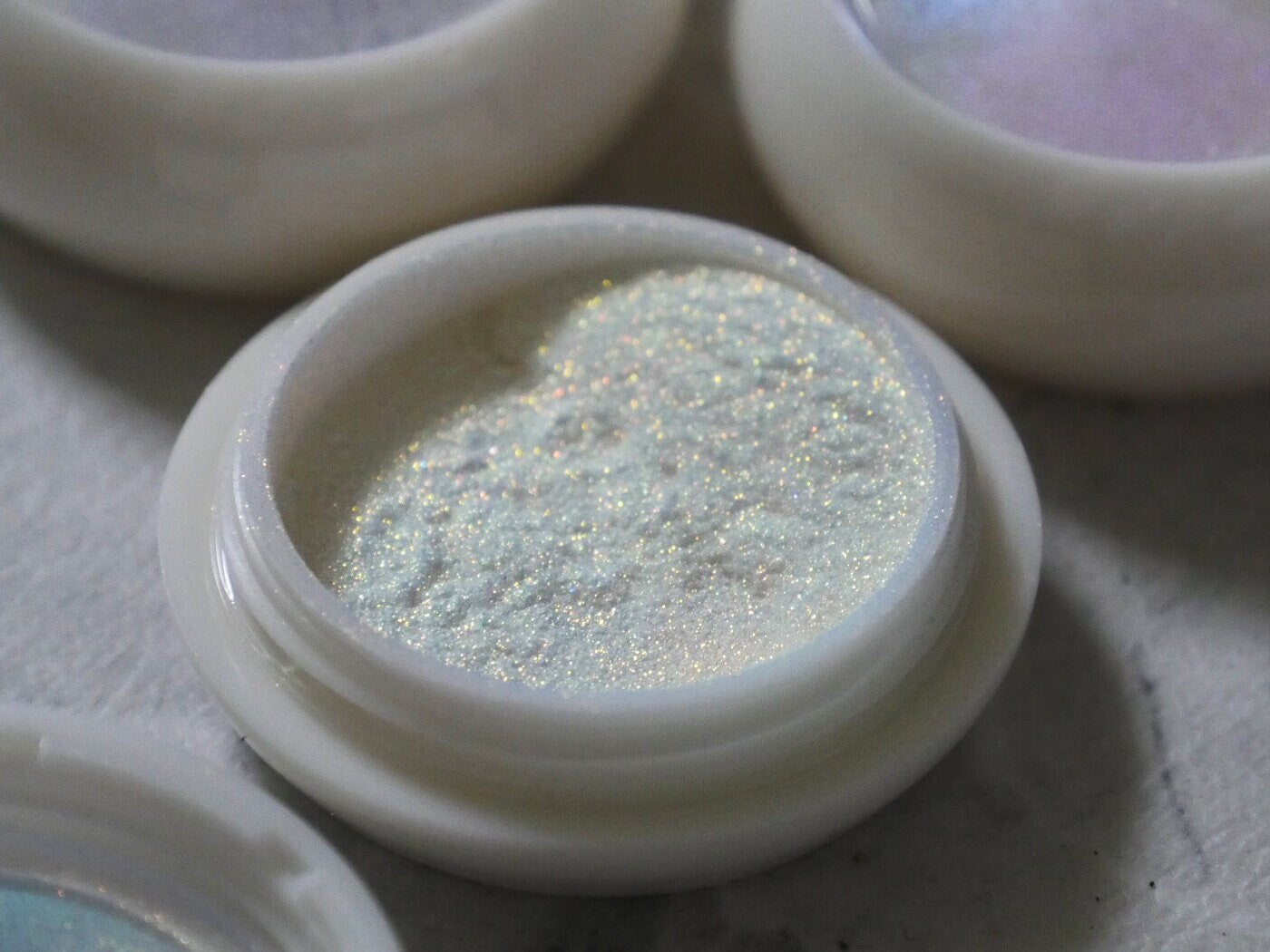 Pearl Chrome Nail Powder with Multi Color Shifting Metallic Mirror Effect