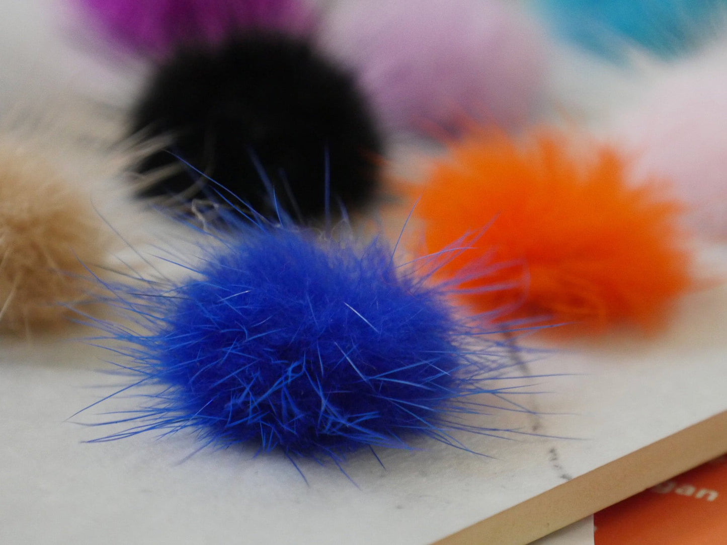 2pcs Nail Pom Pom Magnet Decal