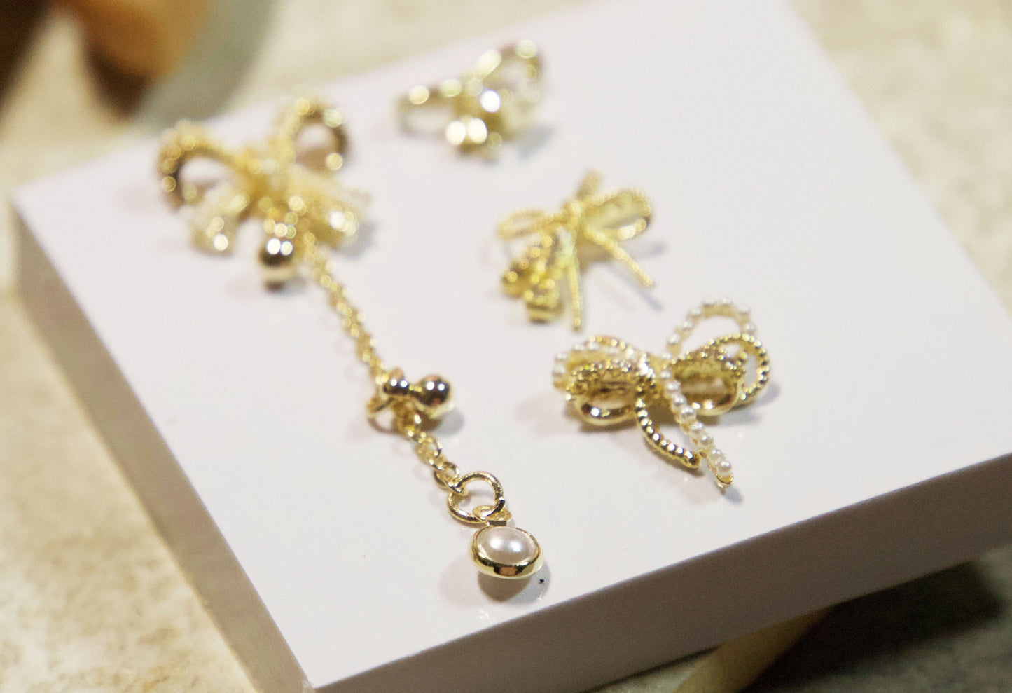 Exquisite Bow tie Nail Jewelry Gold Chain with Pearls