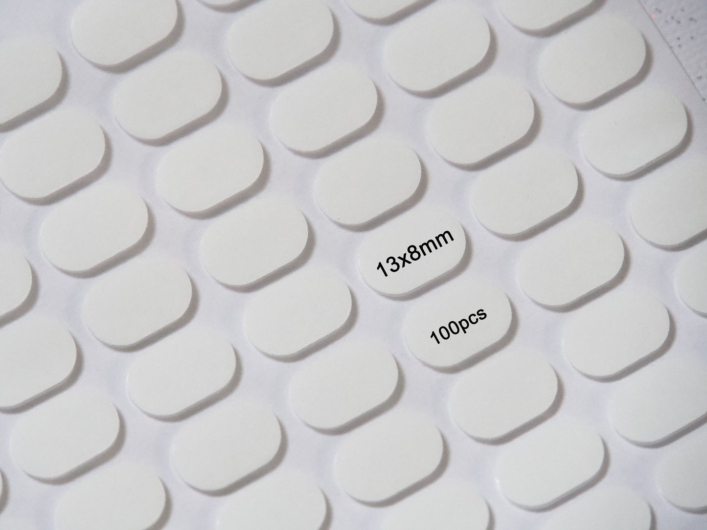100pcs Reusable Press On Tips Holder Tape Tag/ Transparent Double-Sided Oval Adhesive Nail Color Tag Display Tape/ No Traces Multi-Purpose