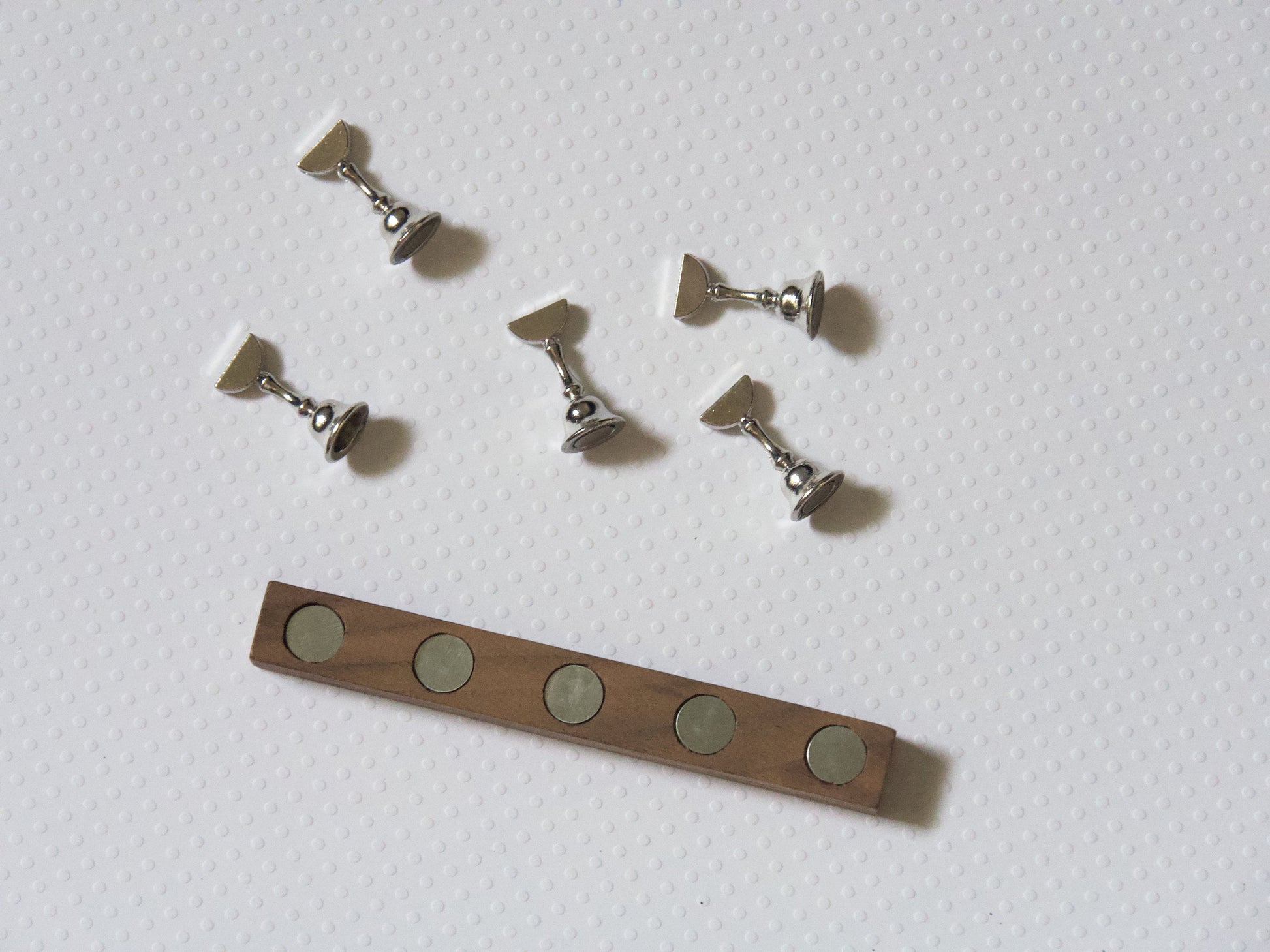 5pcs Wood with Magnets False Nail Display Stand Holder Set/ Magnetic Nail Art Practice Holder/ Press on Nail Shelf Manicure DIY Tools