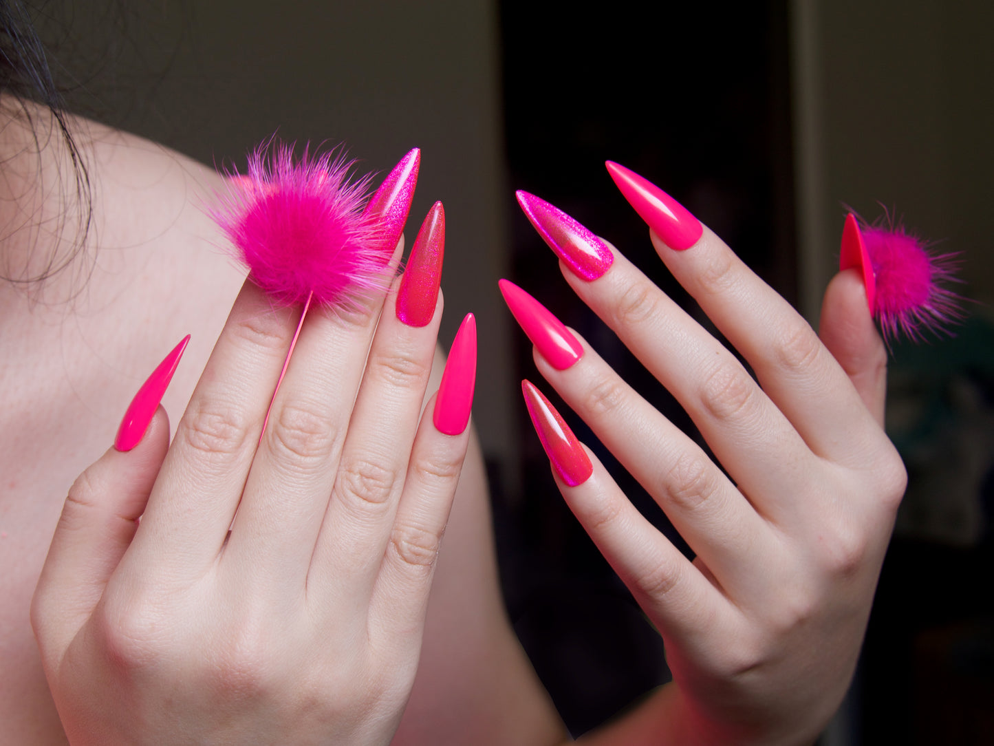 2pcs Nail Pom Pom Magnet Decal