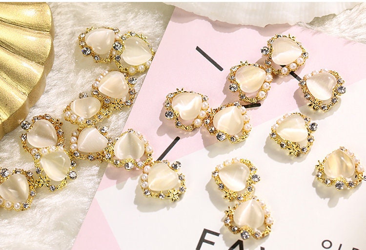 5 pcs 3D Heart Shaped Cat Eye Stone Decal/ Gold Hollow out nail decoration