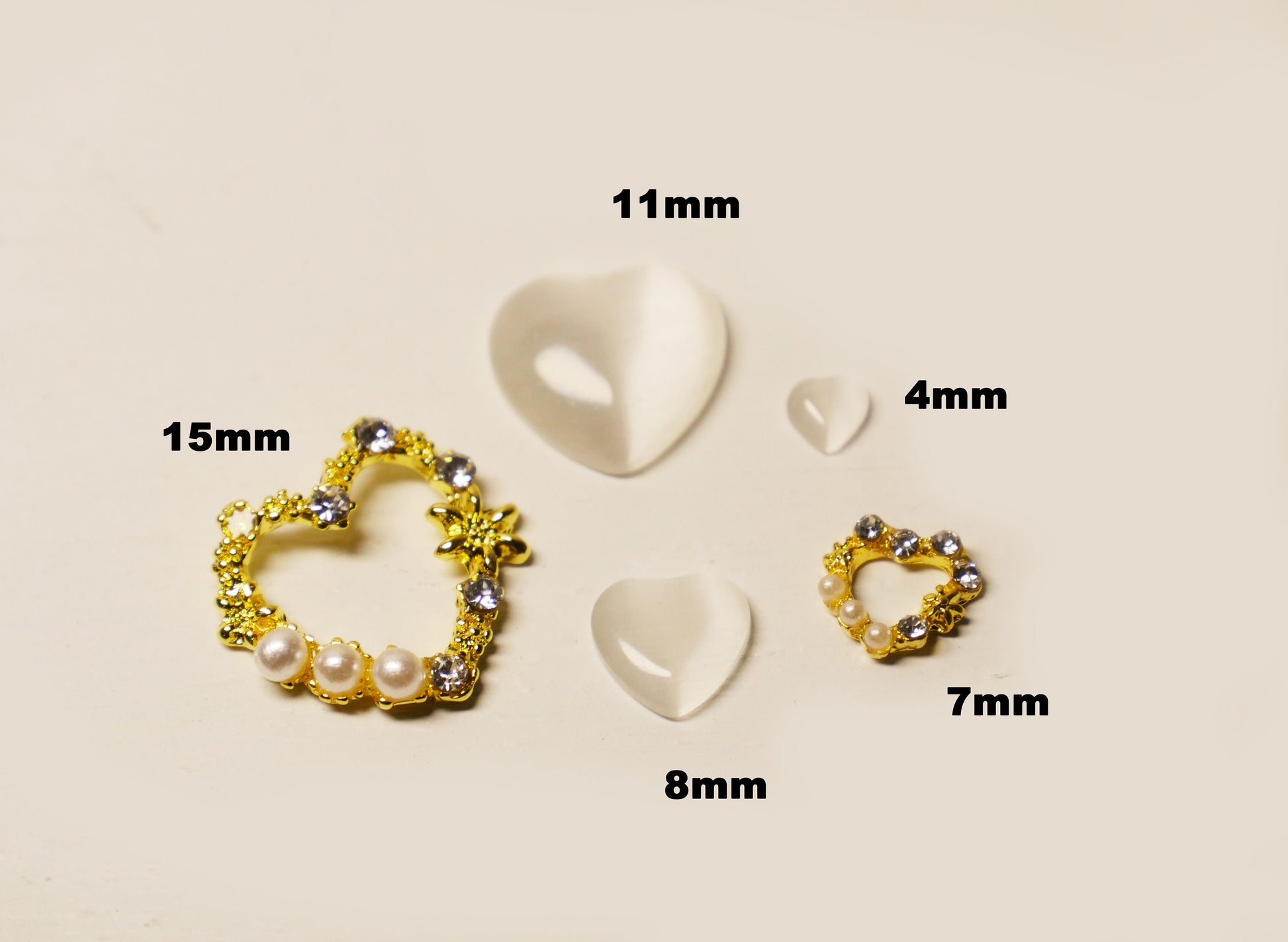 5 pcs 3D Heart Shaped Cat Eye Stone Decal/ Gold Hollow out nail decoration