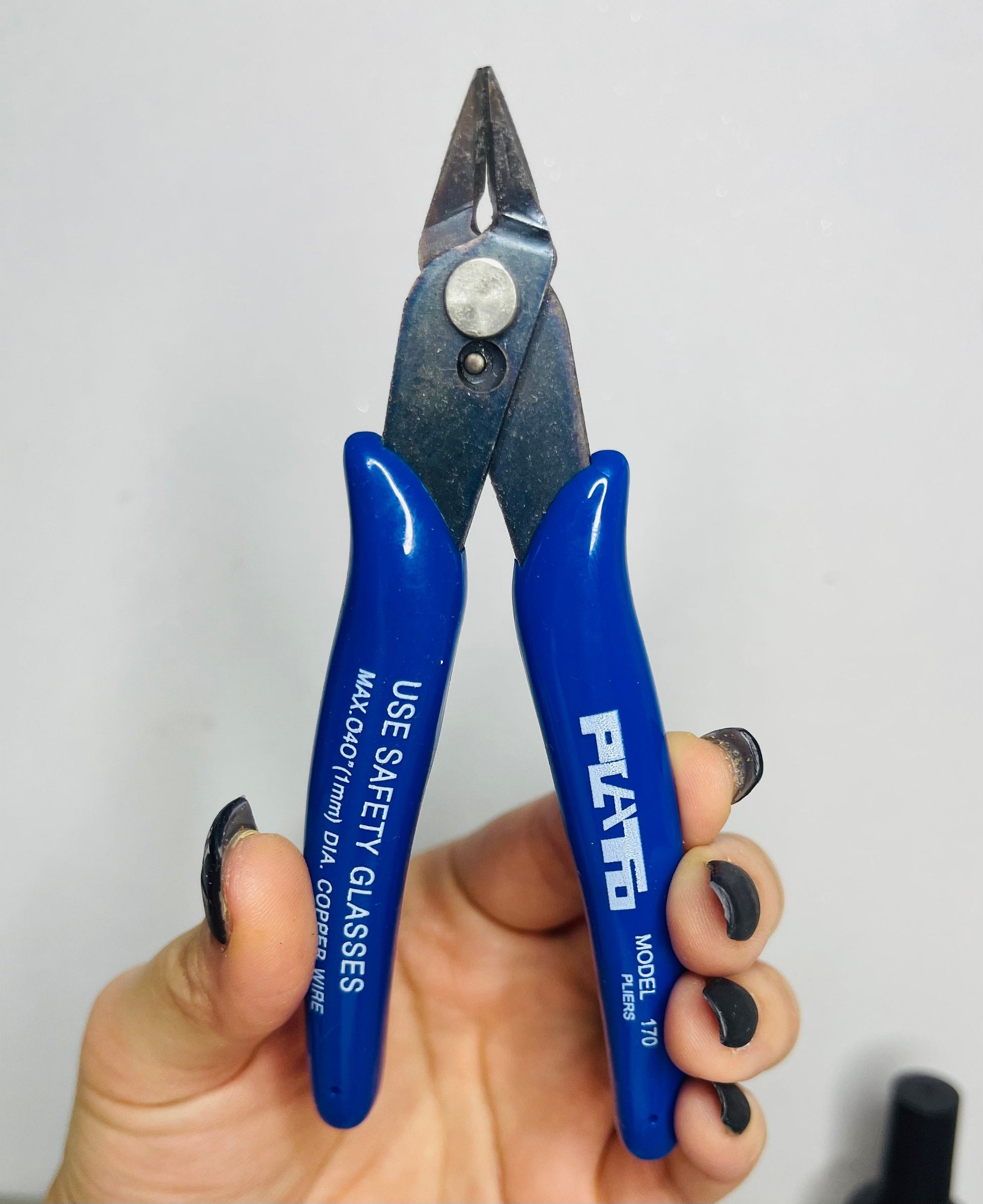 Nail Rhinestones Removal Cutter/ Clipper Scissors Plier Nail Art Jewelry Manicure tool