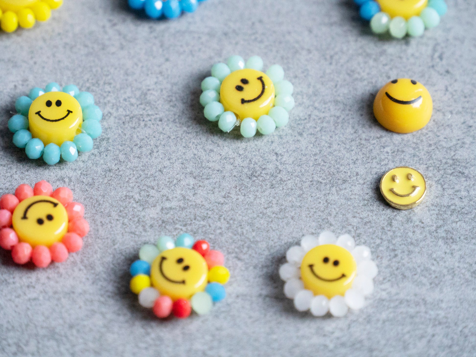 Smile Face Nail Art Charms/ Smiley Happy emoji DIY Studs