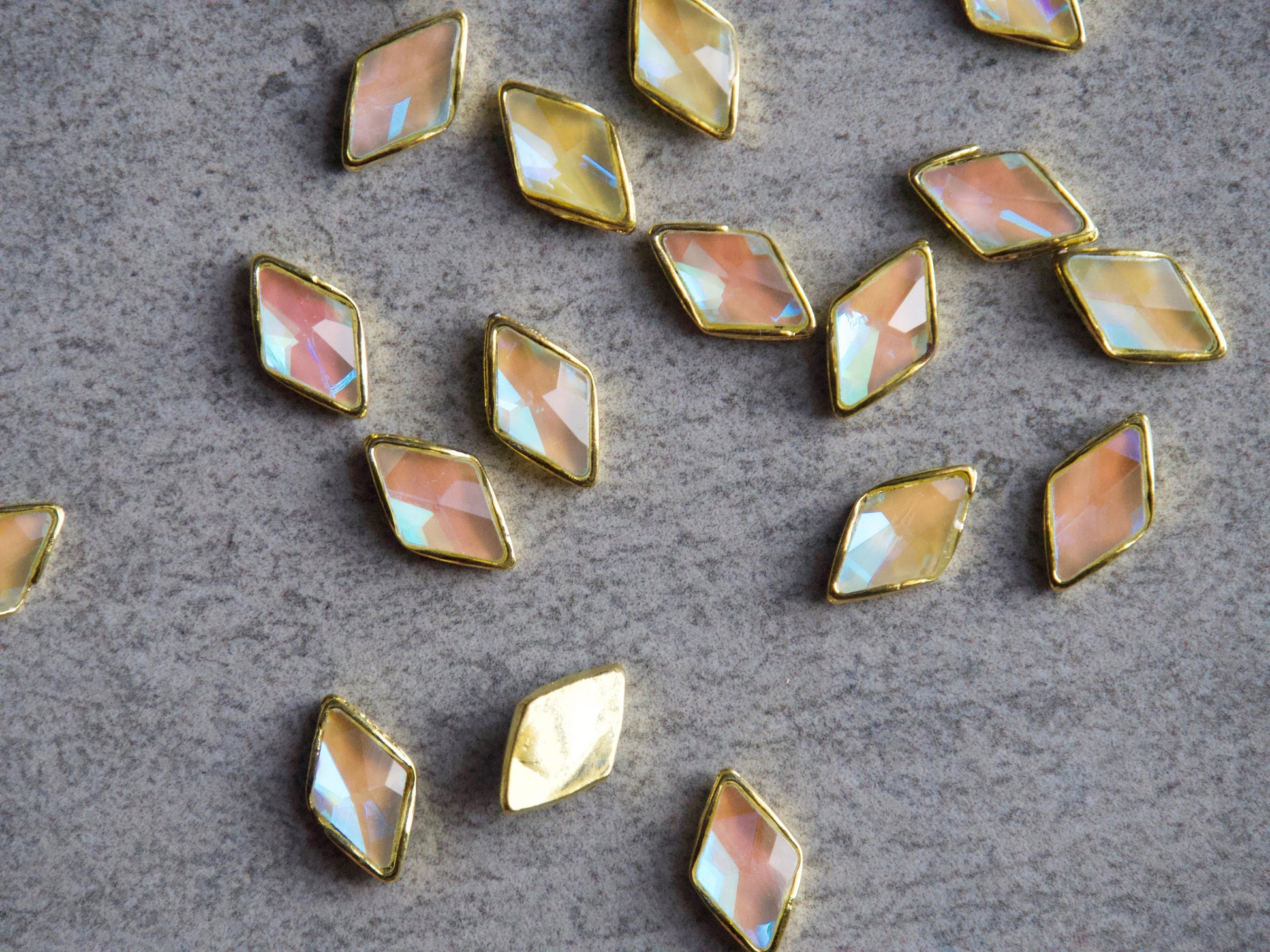 5pcs 3D Aurora Zircon Polar Light Crystal Nail Emerald Diamond/ Ocean Green Blue Geometrical Gold Framed Rhinestone Nail deco Supplies