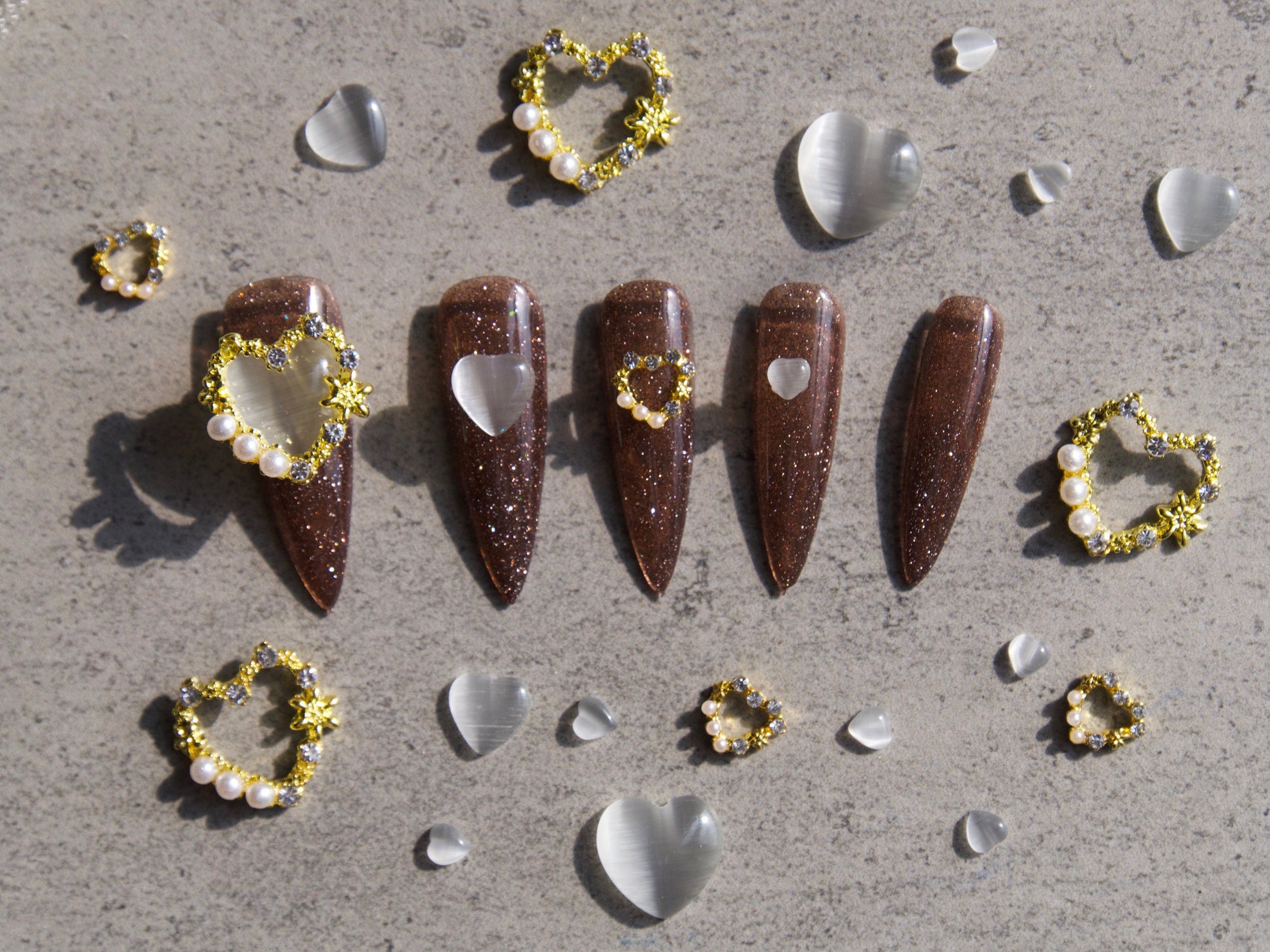 5 pcs 3D Heart Shaped Cat Eye Stone Decal/ Gold Hollow out nail decoration