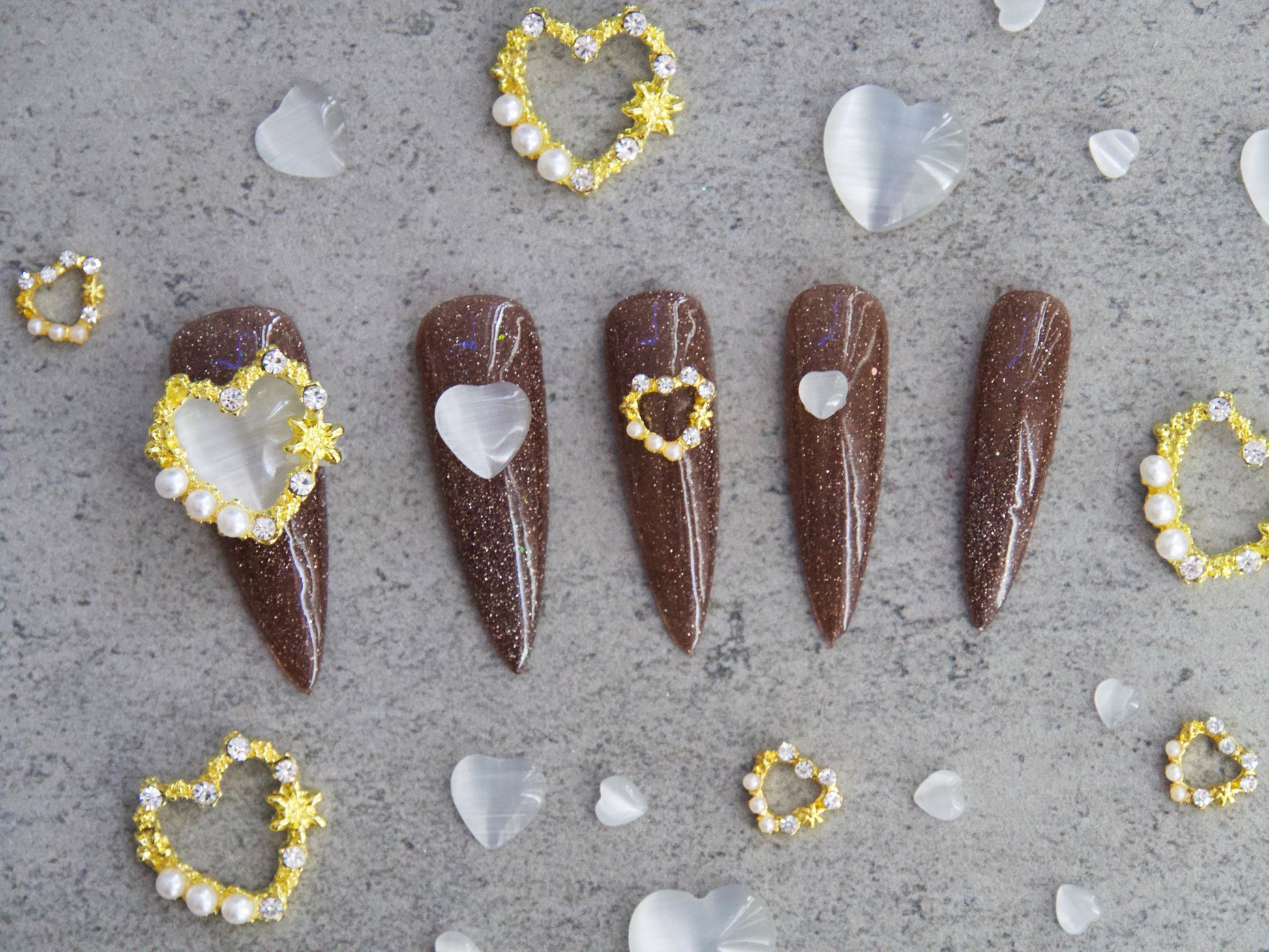 5 pcs 3D Heart Shaped Cat Eye Stone Decal/ Gold Hollow out nail decoration