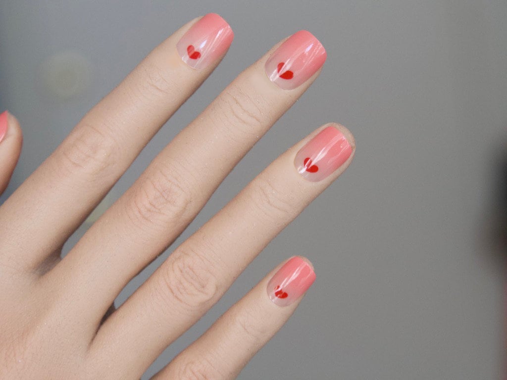 24 pcs Short round pinky Press on Nails/ Ombre Heart Kawai False Fake Nails Tips Manicure nail Manicure Ready to Wear Healthy nail art