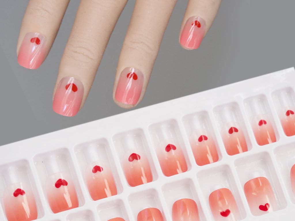 24 pcs Short round pinky Press on Nails/ Ombre Heart Kawai False Fake Nails Tips Manicure nail Manicure Ready to Wear Healthy nail art