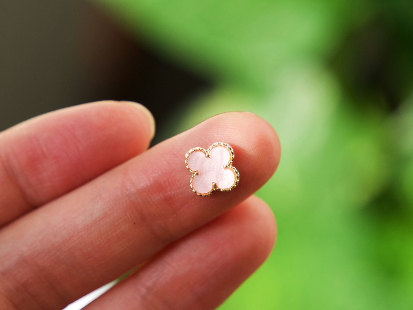 2 pcs Four Leaf Clover gold 3D Metallic Rhinestone nail studs / Mother-of-pearl White charm Nails supply Jewelry Supplies