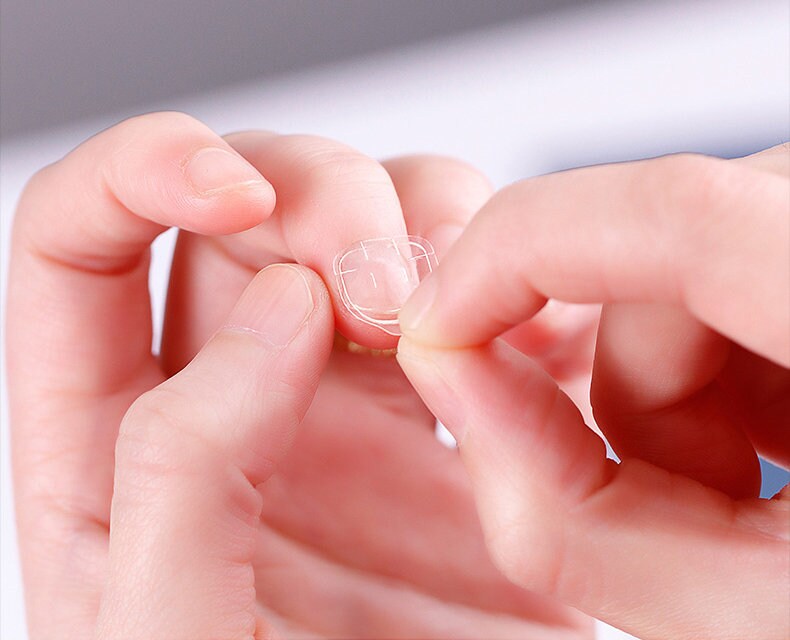 2 pcs Press on False Nail Easy Glue Tabs/ Reduce nail damage False nails removable jelly glue