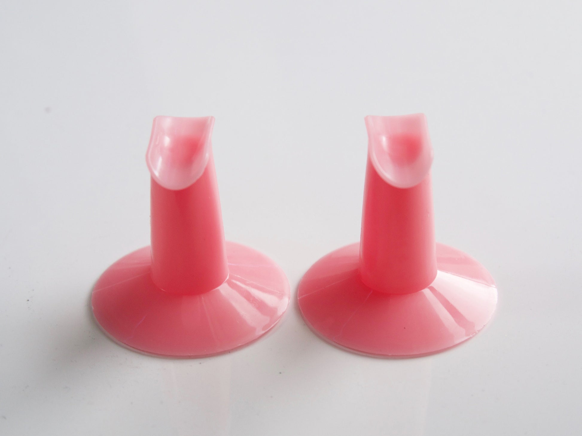 2pcs Plastic Finger Stand Support Stabilized Holder/ Fingers Rest Holder for Nail Art Design Nail Technician Painting tool Nail polish