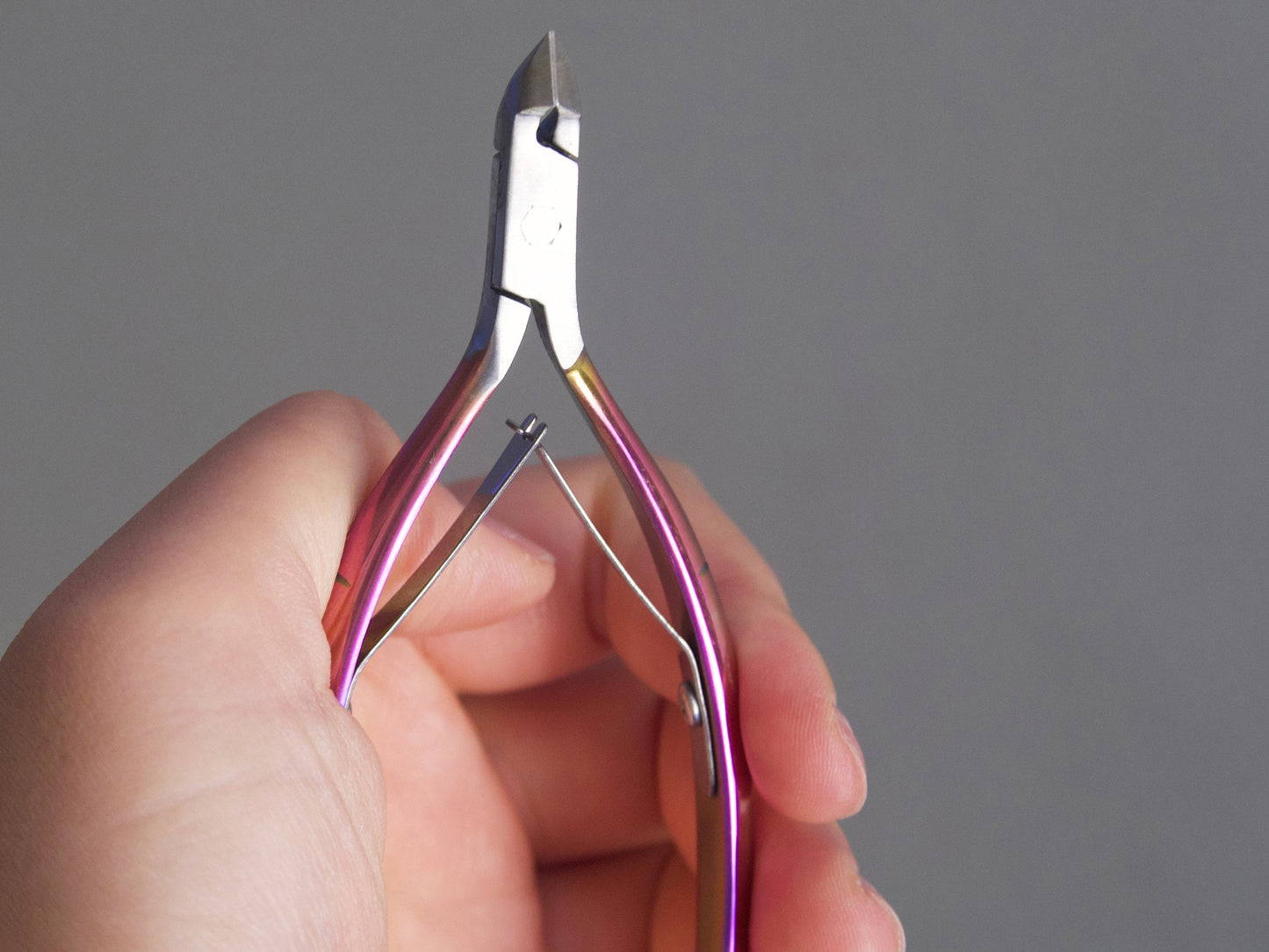 Cuticle Trimmer Cuticle Nippers/ Fancy Purple GreenTitanium Stainless steel Nail Cutter Dead Skin Scissor/ Manicure Nail Clippers Cutters