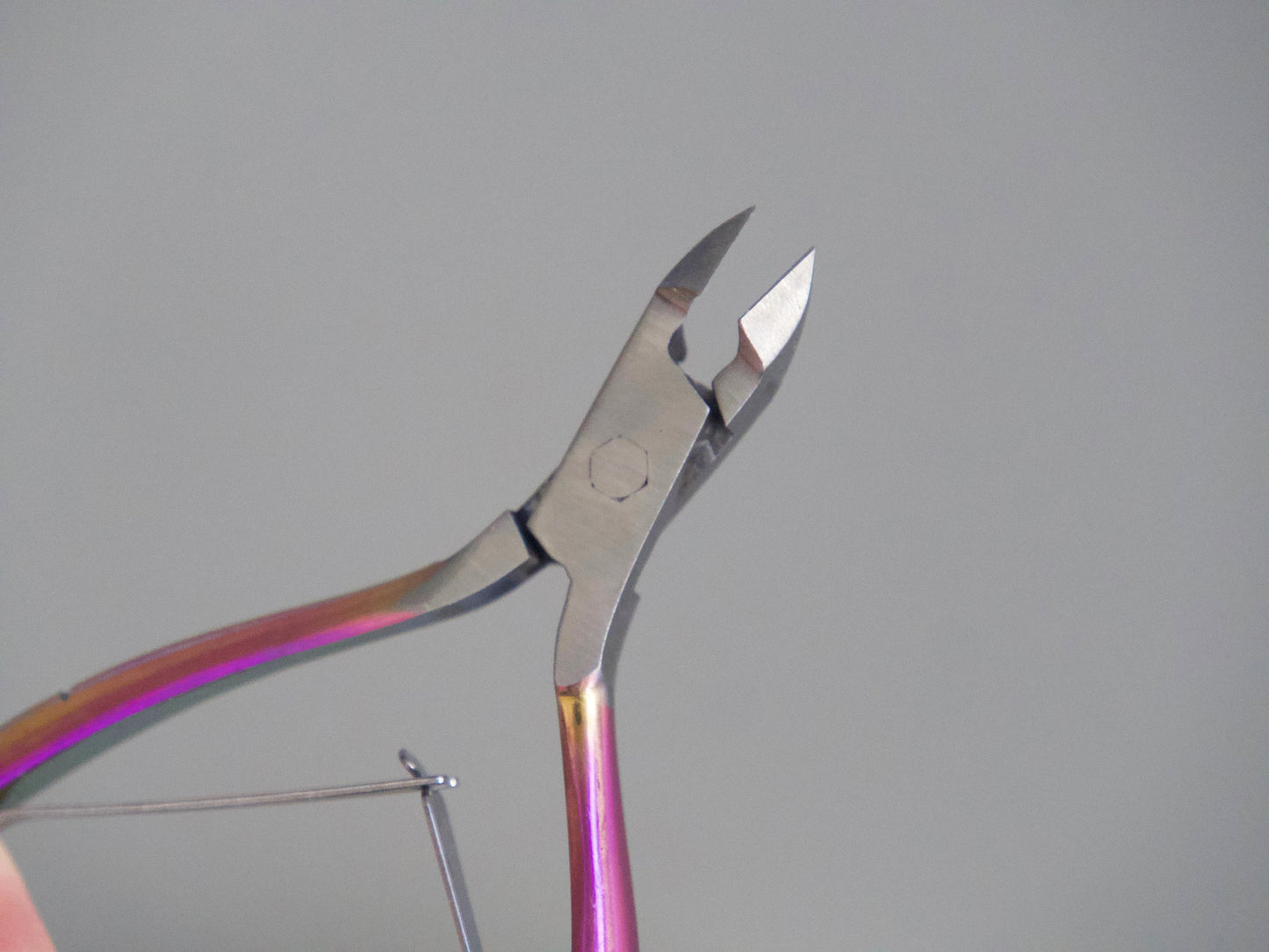 Cuticle Trimmer Cuticle Nippers/ Fancy Purple GreenTitanium Stainless steel Nail Cutter Dead Skin Scissor/ Manicure Nail Clippers Cutters