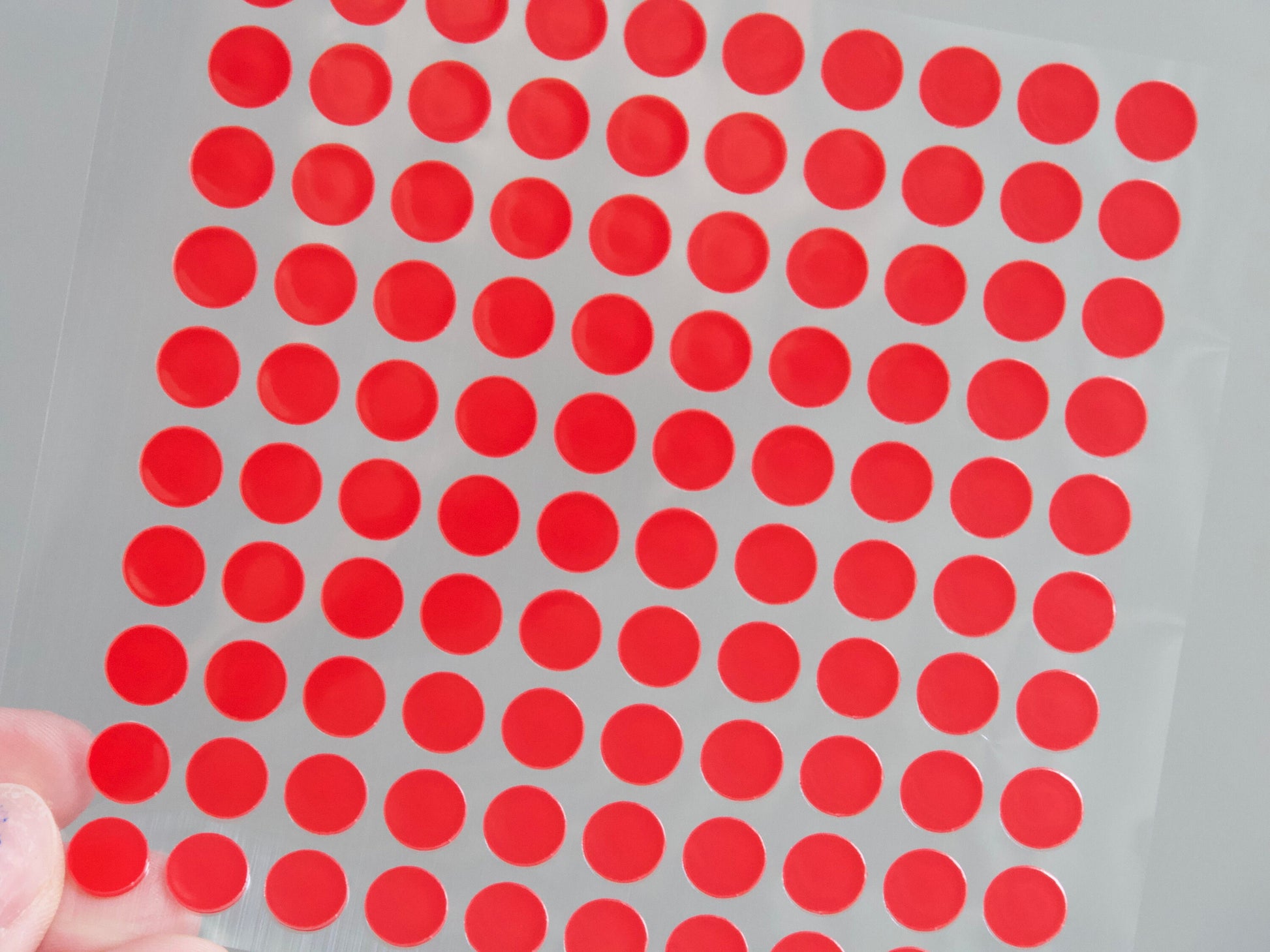 100pcs Transparent Double-Sided Tape Stickers Round Nail Color Tag Display Tape/ No Traces Adhesive Sticker for Press Ons Super Sticky