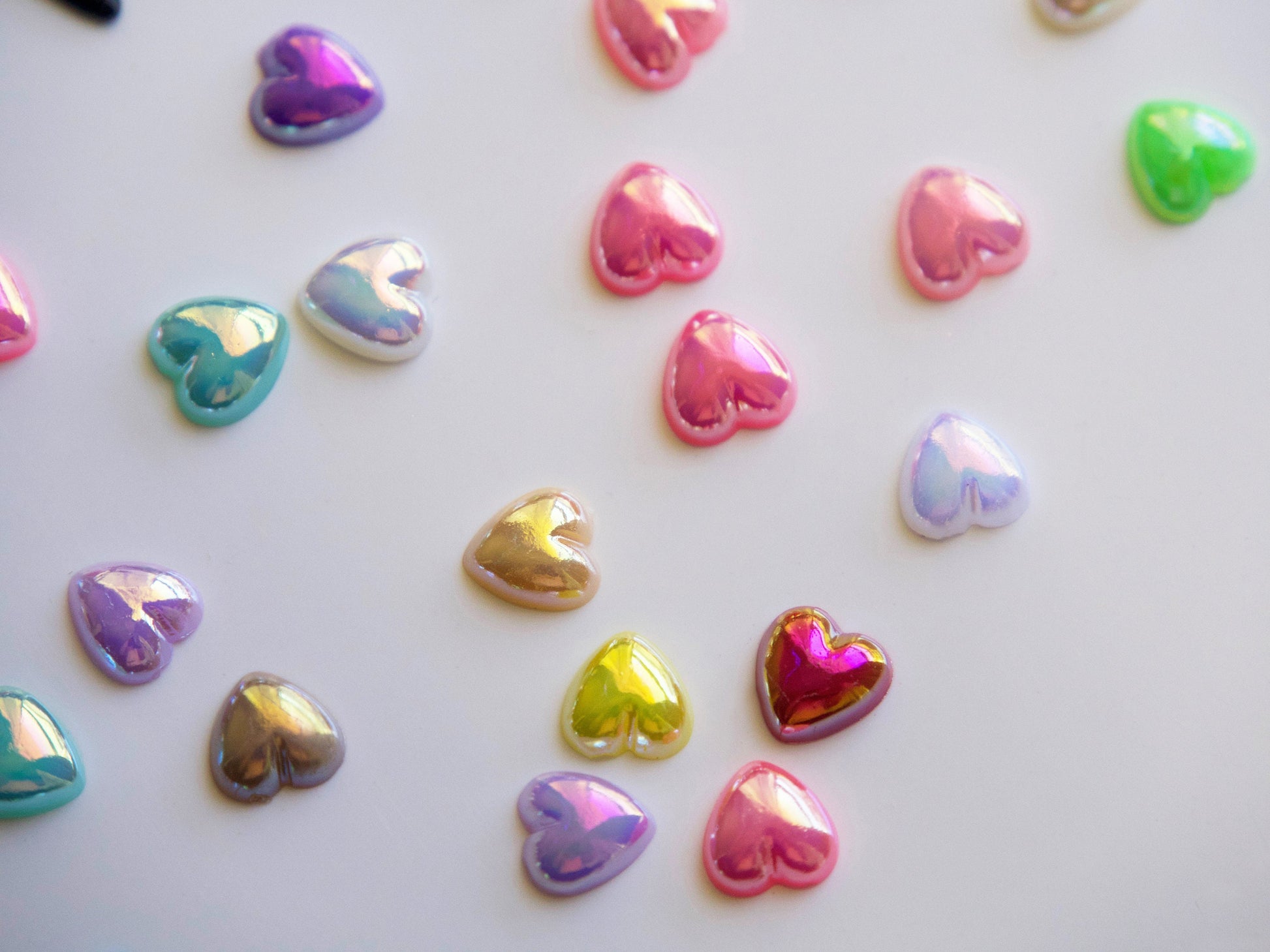 40pcs Iridescent Pearly Heart Shaped Nail Charms Nails Art Decal/ Polar Light 8mm Pearls Nails Decoration Manicure supply