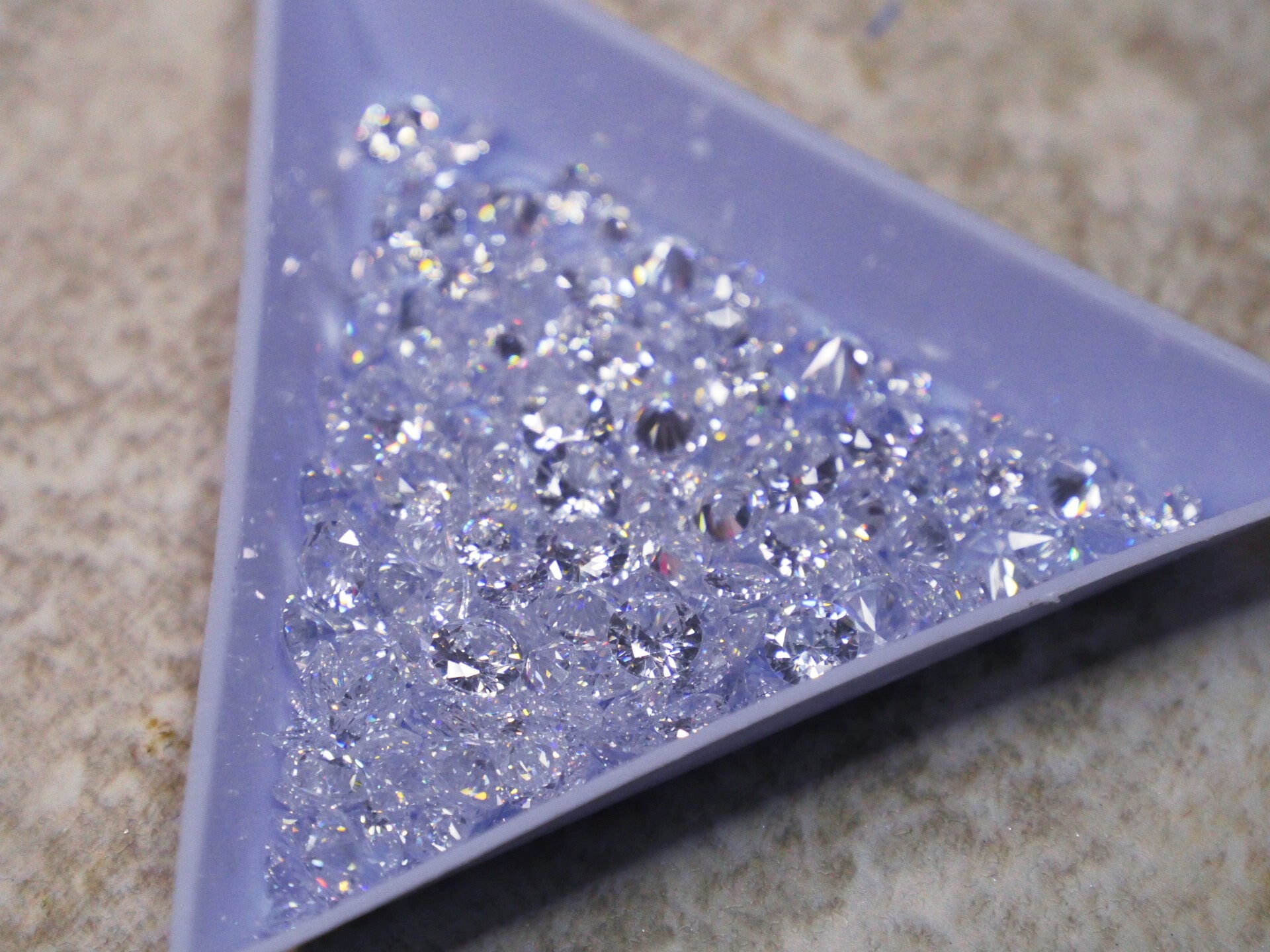 100pcs Pointed Back Clear Diamonds Glass Crystal Beads Nail Studs