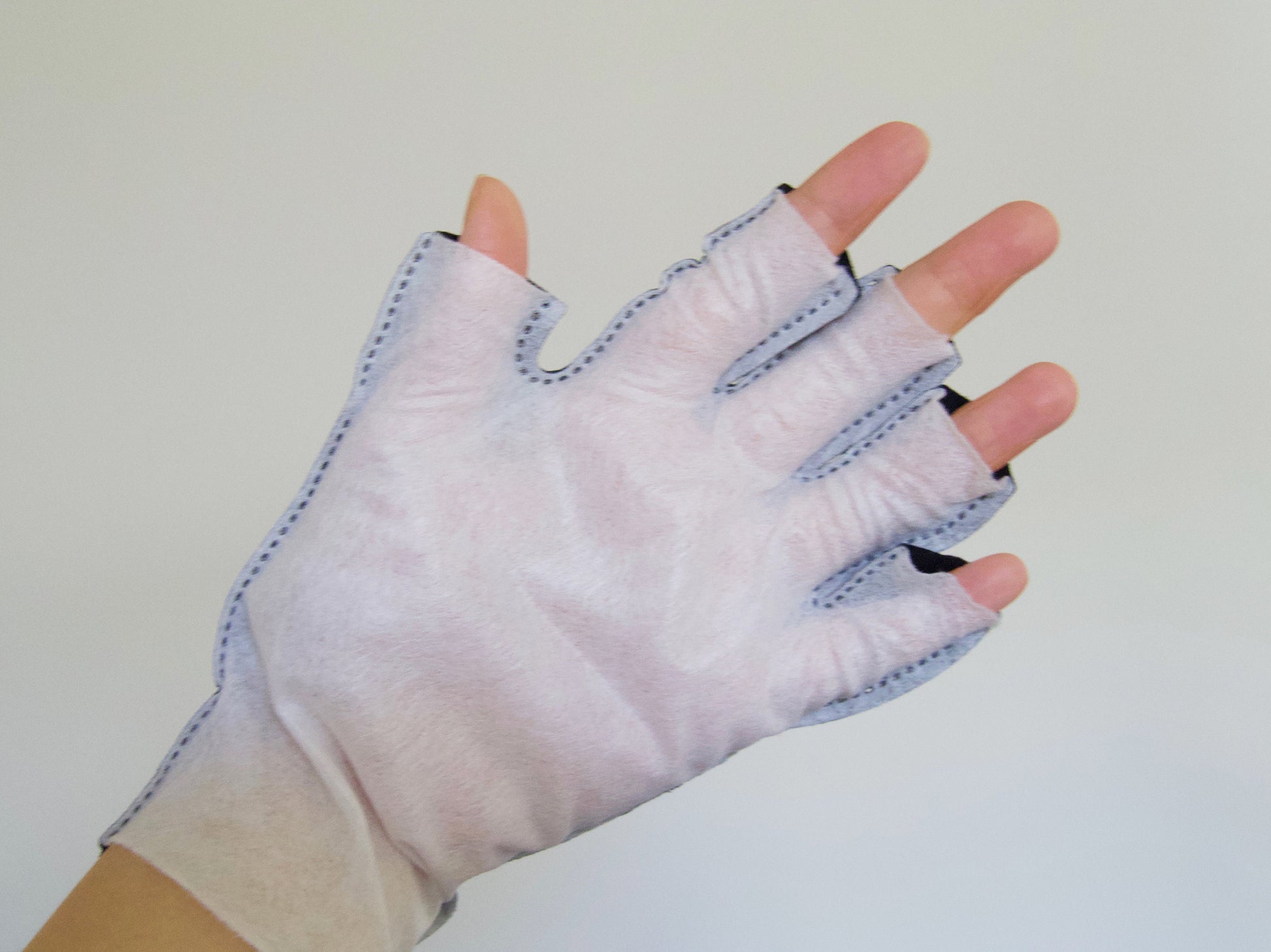 2 pairs UV Resistant Fingerless Gloves