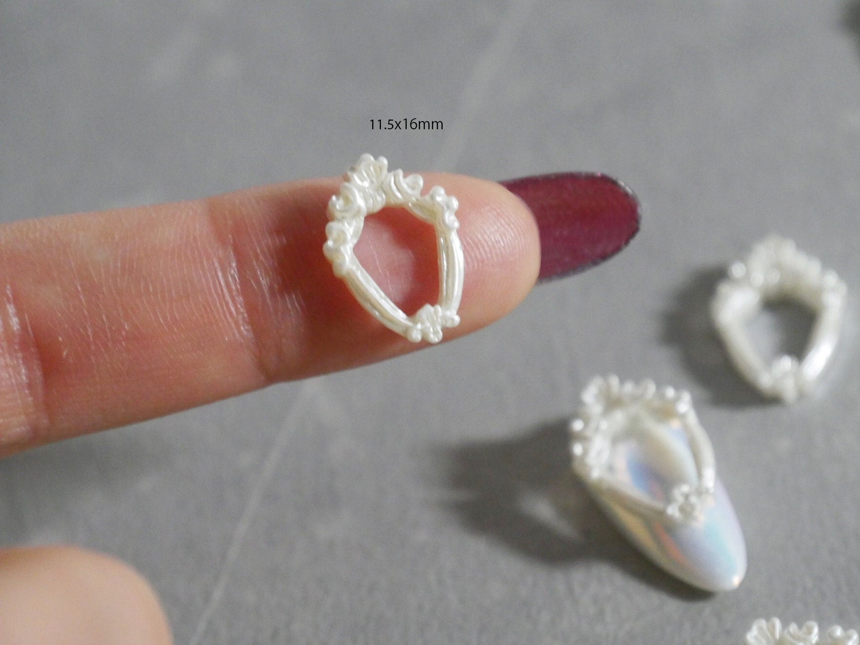 5pcs 3D White Pearly Frame Vintage Nail Decal