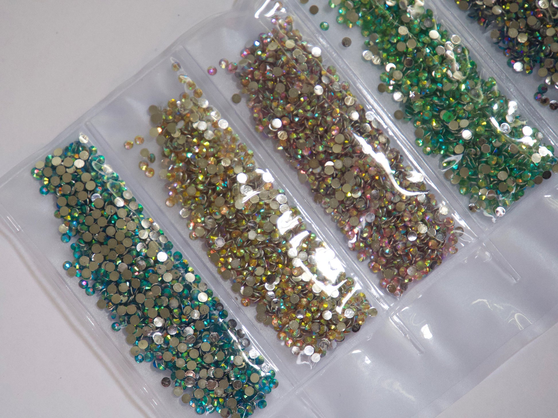 6000pcs Iridescence AB Rhinestone/ 2mm Non Hot fix Flat Nail Art Deco/ Tiny Green Blue Red Round Beads Gem Pearls for 3D Nail Art