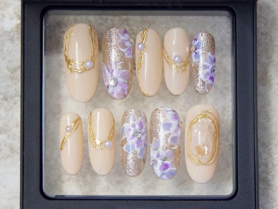 Floral and Gold Lines Nude Nails Customized Press on Nail