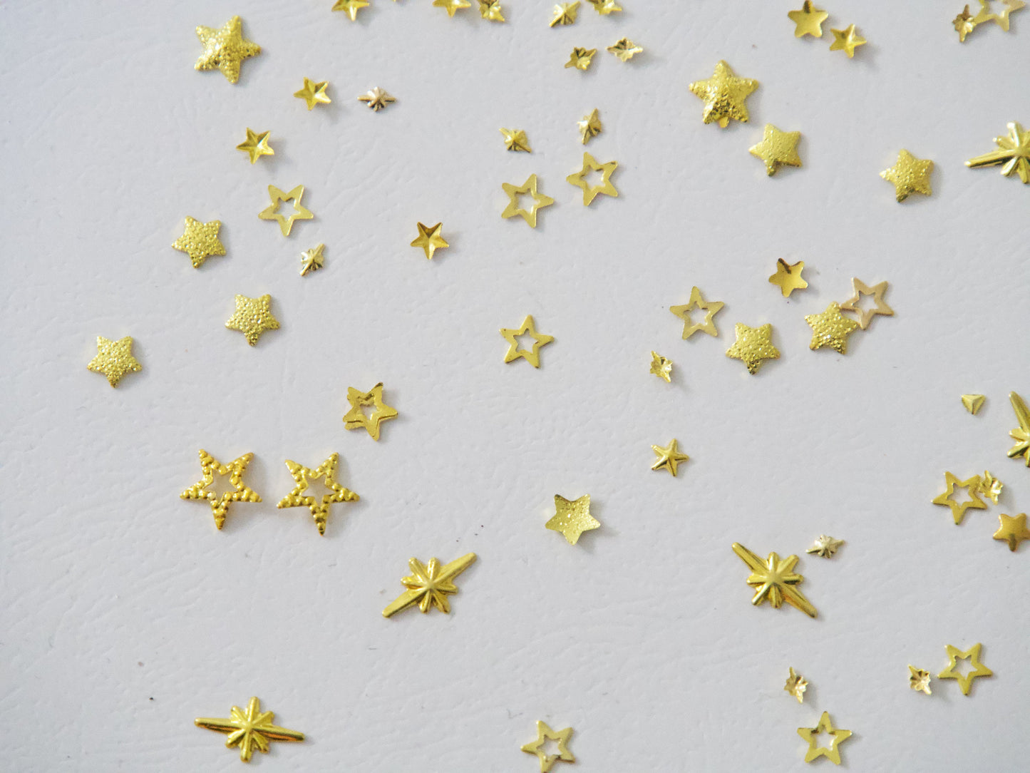 100pcs Gold Star Rivet Nail Decals/ Christmas Starry Theme Nail Supply Metallic Studs / Golden Quadrangular Stars Miniature