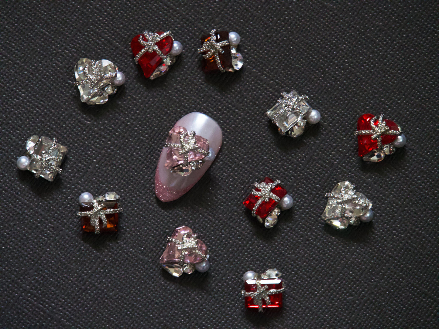2pcs Heart Shaped Gift Box Nail Charms Nail art Jewelry/ Large Shiny Festive Zircon Gift Wrap Stacked Diamond Manicure Valentines Day Decal
