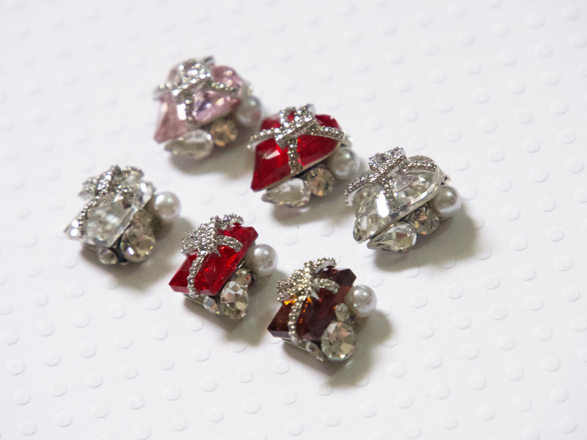 2pcs Heart Shaped Gift Box Nail Charms Nail art Jewelry/ Large Shiny Festive Zircon Gift Wrap Stacked Diamond Manicure Valentines Day Decal